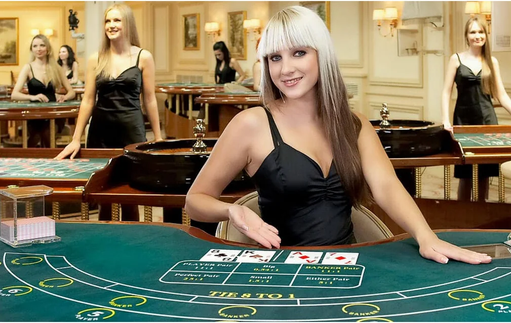 Meja permainan kasino live dalam tayangan kamera